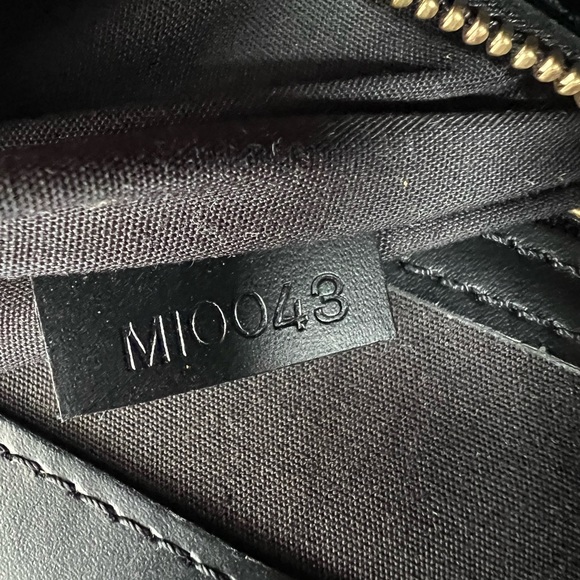 ECU black Authentic Louis Vuitton Saint Tropez EPI SMOKE FREE NO ODORS - Picture 8 of 8